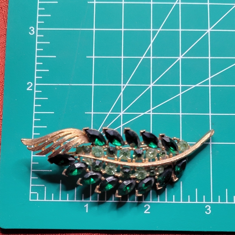 Vintage Gold Tone Green And Uranium Rhinestone Leaf Brooch - Picture 6 of 8